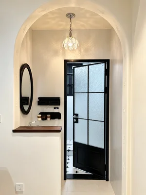 DG04 · Black — Six-pane grid · textured glass