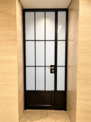 DG06 · Black — Grid door with sidelight · privacy glass