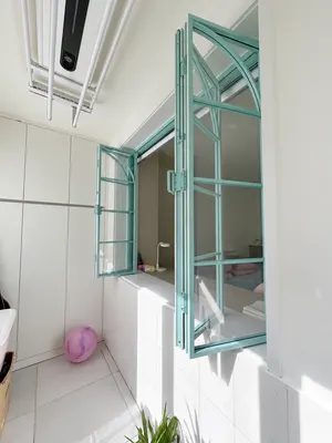 FW05 · Mint green — Side-folding · clear glass