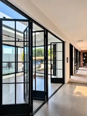 HF04 · Black — Covered outdoor connection · grid glazing