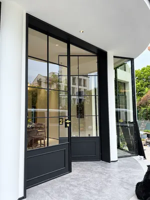 RD04 · Black — Tall double doors · entrance setting