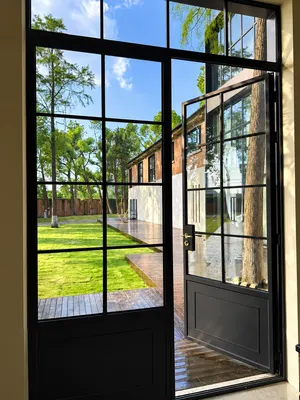 RD08 · Black — Open door · garden-facing glazing