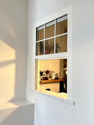 SW07 · White · café counter opening — Style and setting reference
