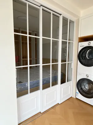 FS08 · White · multi-panel straight grid — Sliding door style reference